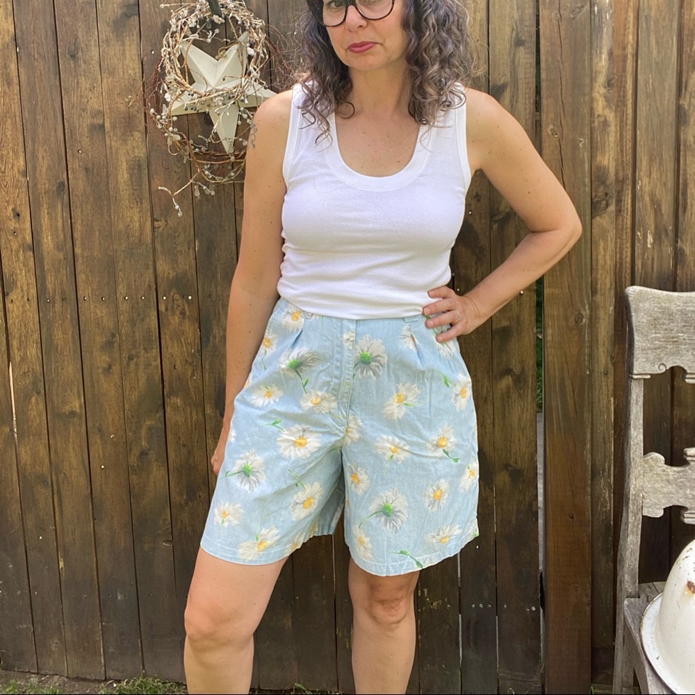 Daisy print shorts